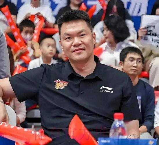 场均19+5+4！男篮顶级锋线示好广东队，或被朱芳雨下重本挖走？