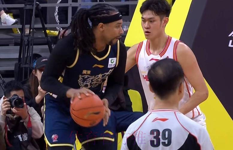 场均19+5+4！男篮顶级锋线示好广东队，或被朱芳雨下重本挖走？